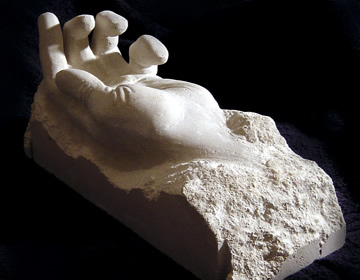 Hand in Cadbey stone 02